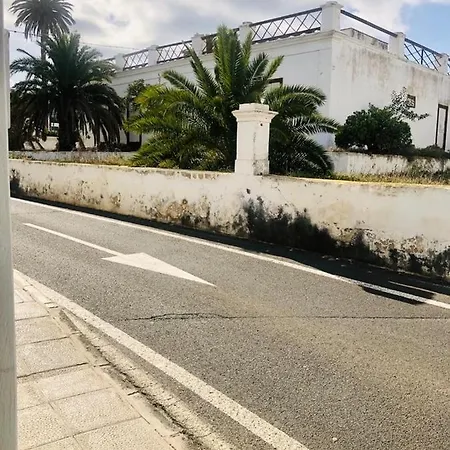 Nomad House Lanzarote C منزل للإقامة *